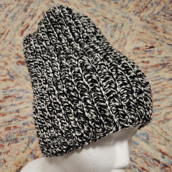 Hand Crafted unisex rib knit winter beanie hat size Adult medium to large - Picture 2 of 9
